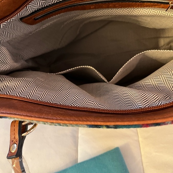 Jen &Co Tartan NWT Vegan Leather Trim Zippered Tote/ with cross body strap 17x13 - Picture 5 of 9